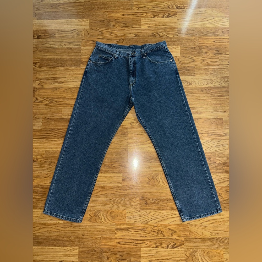 Wrangler Relaxed Fit Men’s Jeans Size 36x30 Medium Wash Pockets Belt Loops